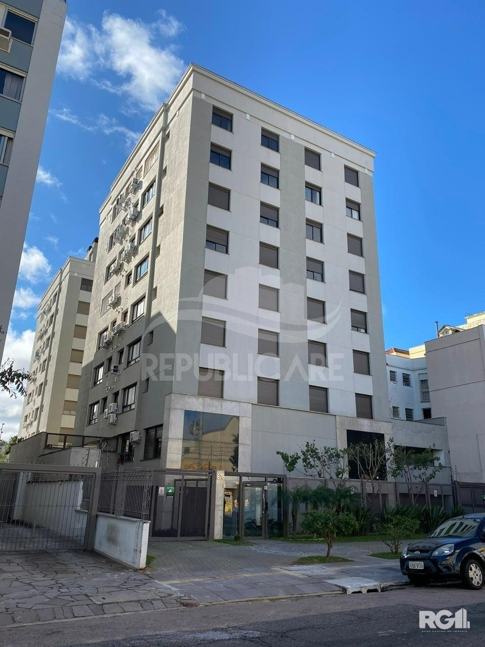 Apartamento com 92m², 2 dormitórios, 1 suíte, 2 vagas no bairro Santana em Porto Alegre para Comprar
