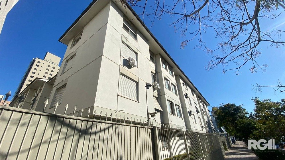 Apartamento com 62m², 2 dormitórios no bairro Menino Deus em Porto Alegre para Comprar