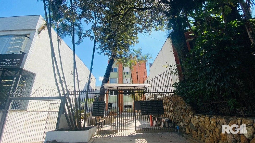 Apartamento com 52m², 2 dormitórios no bairro Floresta em Porto Alegre para Comprar