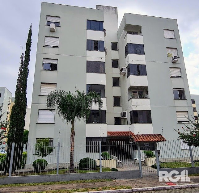 Apartamento com 52m², 2 dormitórios, 1 vaga no bairro Sarandí em Porto Alegre para Comprar