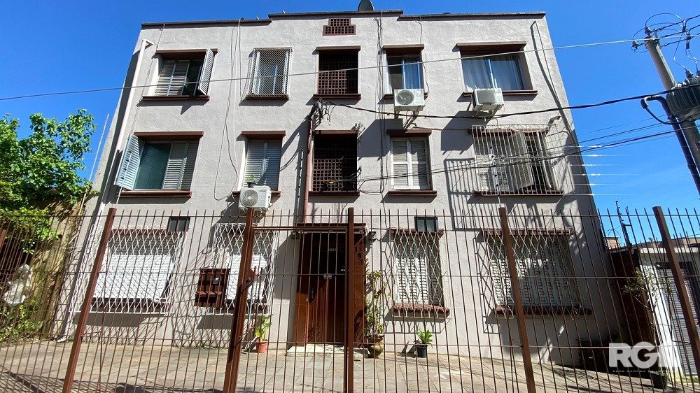 Apartamento JK com 16m², 1 dormitório no bairro Azenha em Porto Alegre para Comprar