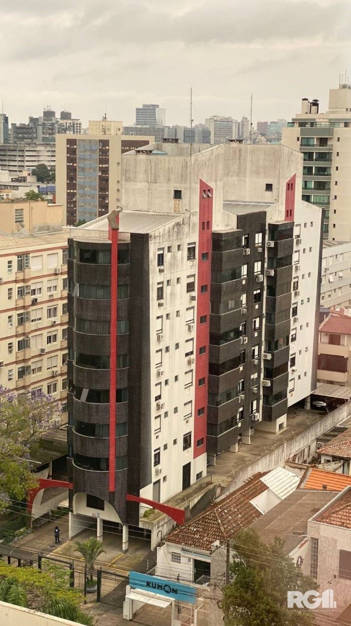 Apartamento com 62m², 2 dormitórios, 1 suíte, 2 vagas no bairro Menino Deus em Porto Alegre para Comprar