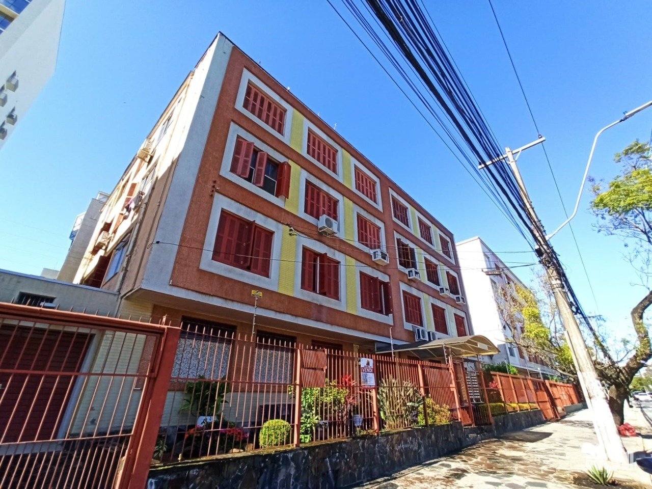 Apartamento com 76m², 2 dormitórios no bairro Santana em Porto Alegre para Comprar