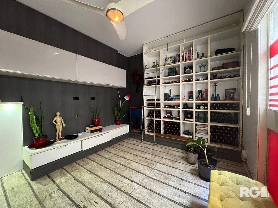 Apartamento com 103m², 3 dormitórios, 1 suíte, 1 vaga no bairro Cidade Baixa em Porto Alegre para Comprar