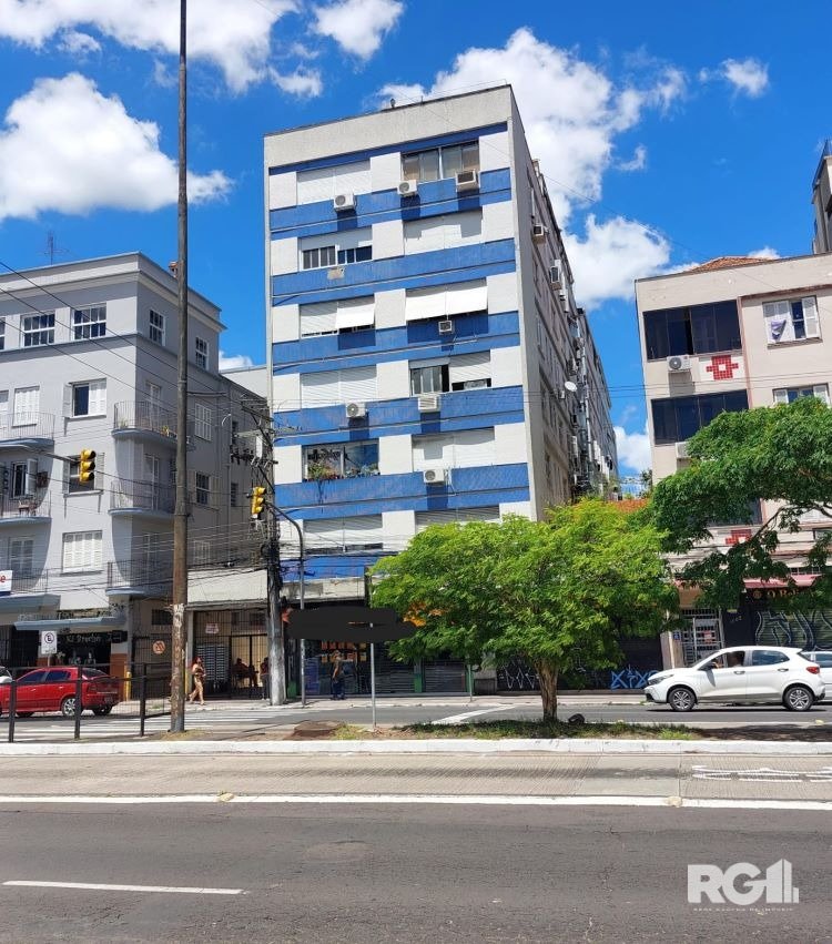 Apartamento com 67m², 2 dormitórios no bairro Centro em Porto Alegre para Comprar