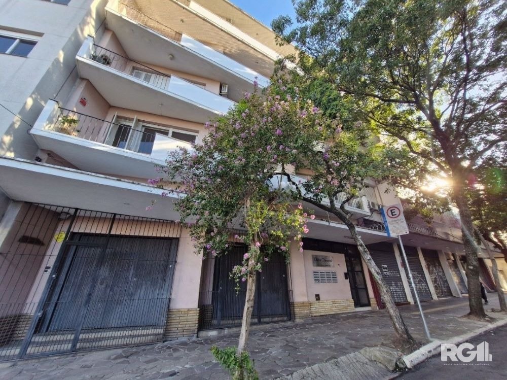 Apartamento com 71m², 2 dormitórios no bairro Floresta em Porto Alegre para Comprar